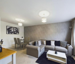 Modern 2 bed city apartment with private parking